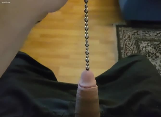 Video :Nasty dude inserting a metal bracelet in his dick